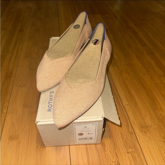 Like New- Rothy’s- Rosé Metallic Point Size 9.5- RARE/H2F - Picture 2 of 9